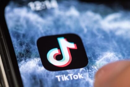Trump assina decreto de US$ 14 bilhões e transfere controle do TikTok a investidores dos EUA 16 ocrente 1758838601