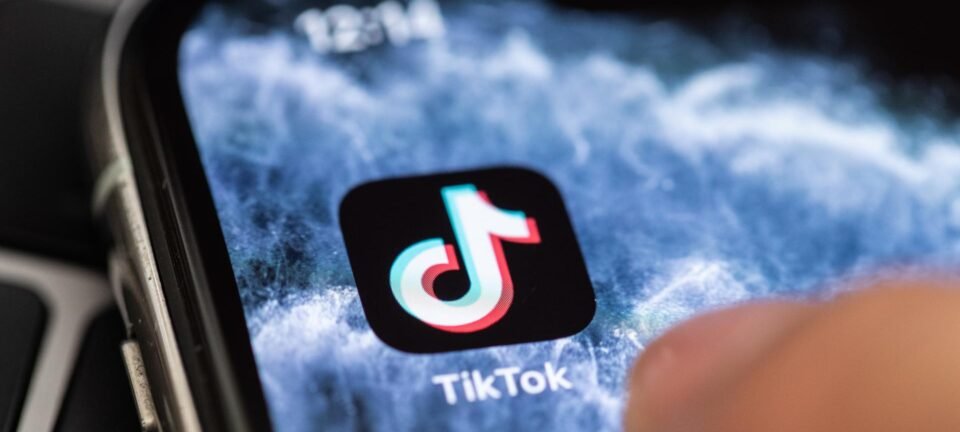 Trump assina decreto de US$ 14 bilhões e transfere controle do TikTok a investidores dos EUA 2 ocrente 1758838601