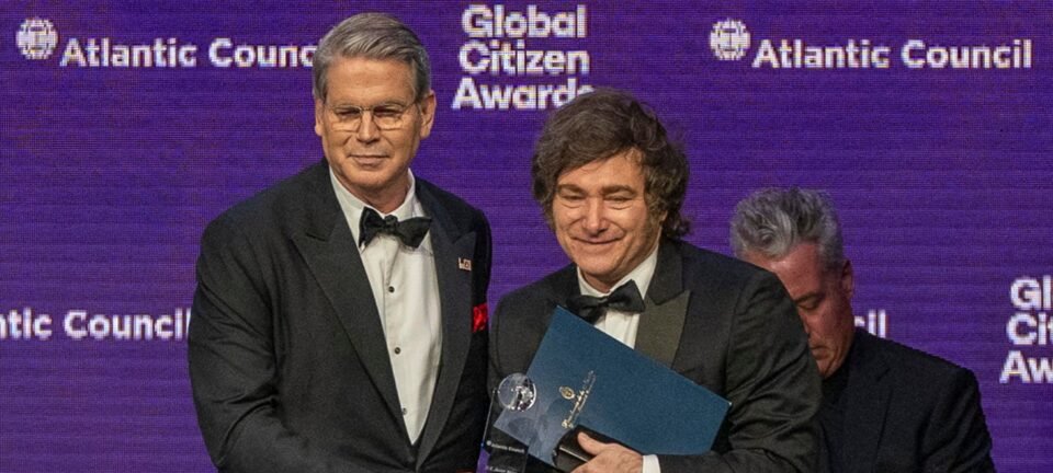 Milei é premiado em Nova York e recebe elogios por “fazer a Argentina grande de novo” 2 ocrente 1758871916