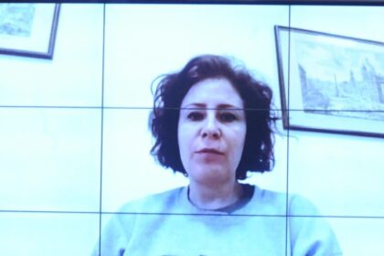 Moraes libera redes de Carla Zambelli, mantém multa por postagens de ódio e deputada segue presa na Itália 2 ocrente 1758902586