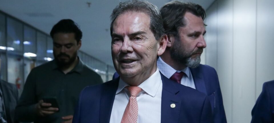 Relator prevê corte de até 11 anos na sentença de Bolsonaro com PL da dosimetria 2 ocrente 1758943958