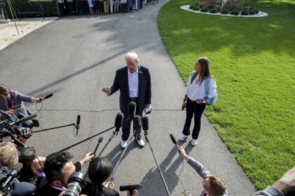 Trump prevê novos processos após grande júri indiciar James Comey 2 ocrente 1758945689