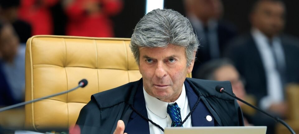 Fux se opõe a Moraes e defende absolvição de dois acusados pelos atos de 8 de janeiro 2 ocrente 1758979960