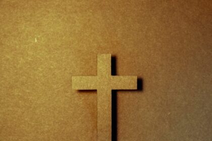 Cruz de 1.400 anos confirma existência de mosteiro cristão em ilha de Abu Dhabi 12 ocrente 1759070994