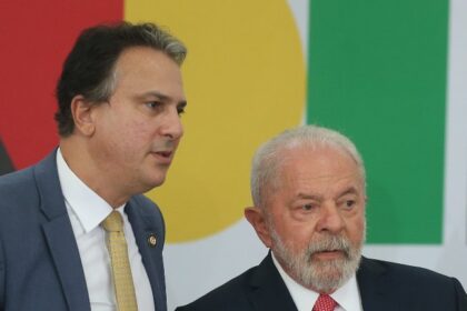 Lula faz caminhada pelos 95 anos do MEC e usa evento para ensaiar pré-campanha à reeleição 8 ocrente 1759097873