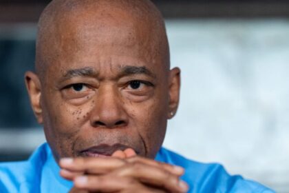 Eric Adams abandona tentativa de reeleição e deixa prefeitura de Nova York aberta 6 ocrente 1759099662