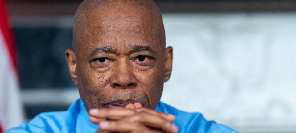 Eric Adams abandona tentativa de reeleição e deixa prefeitura de Nova York aberta 2 ocrente 1759099662
