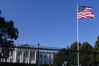 Risco de paralisação do governo dos EUA aumenta após reunião sem acordo na Casa Branca 12 ocrente 1759184205
