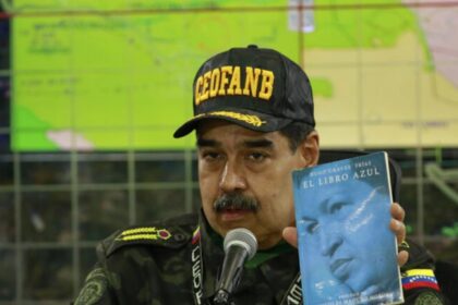 Maduro assina decreto que lhe concede poderes especiais em caso de ataque dos EUA 2 ocrente 1759208565