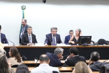 Comissão de Orçamento eleva fundo eleitoral para R$ 4,9 bilhões e iguala valor de 2024 4 ocrente 1759251729