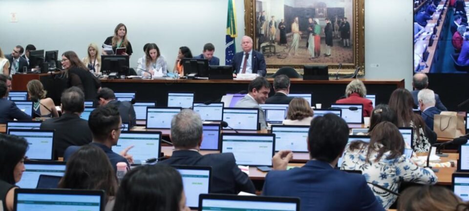 CCJ da Câmara aprova projeto que preserva decisões monocráticas do STF sob novas regras 2 ocrente 1759292182