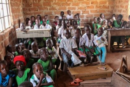 Grupo islâmico invade escola cristã e expulsa deslocados em Omdurman, no Sudão 14 ocrente 1759312916