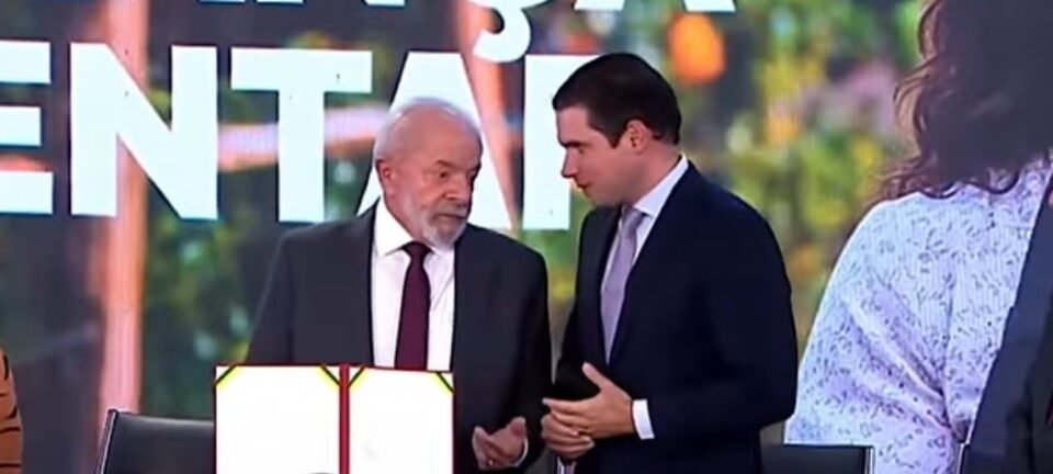 Após veto à Ficha Limpa, Lula exalta produtividade do Congresso em cerimônia no Planalto 2 ocrente 1759324599