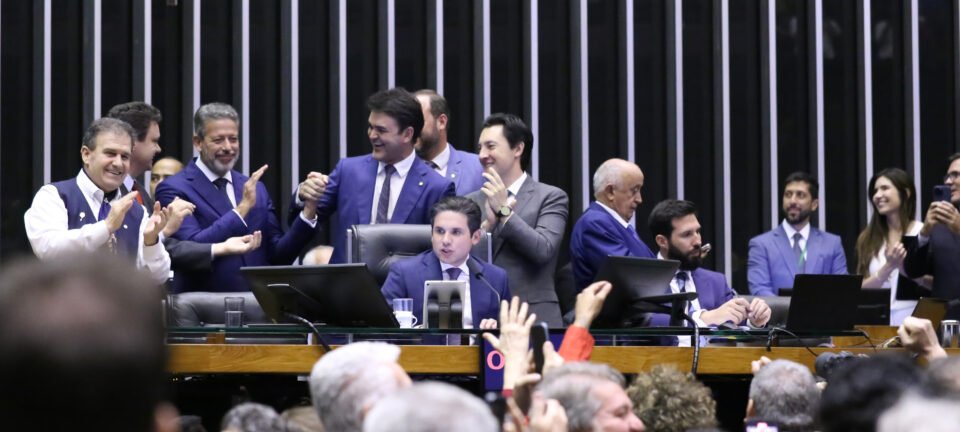 Câmara aprova isenção de Imposto de Renda até R$ 5 mil com votação unânime 2 ocrente 1759371514