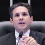 Câmara aprova isenção de IR para salários de até R$ 5 mil e aumenta imposto sobre alta renda 5 ocrente 1759375097