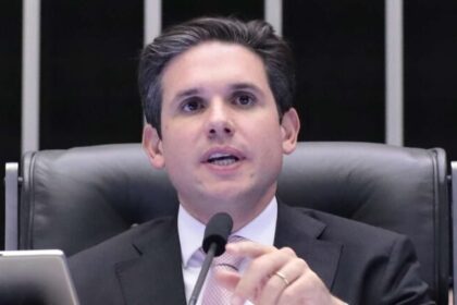 Câmara aprova isenção de IR para salários de até R$ 5 mil e aumenta imposto sobre alta renda 18 ocrente 1759375097