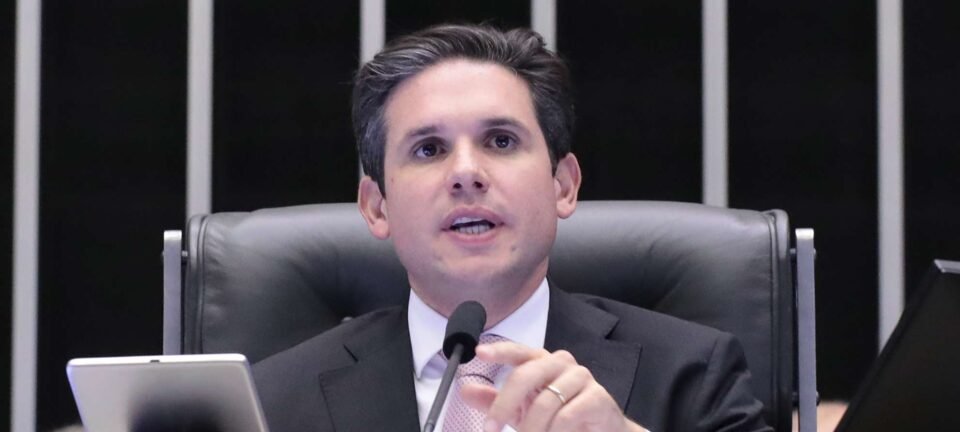 Câmara aprova isenção de IR para salários de até R$ 5 mil e aumenta imposto sobre alta renda 2 ocrente 1759375097