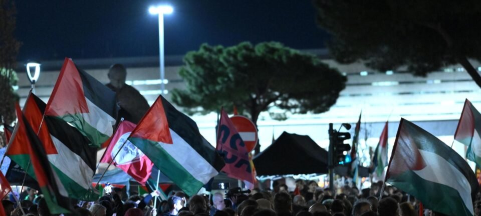 Turquia classifica como “ato terrorista” interceptação israelense de flotilha com Greta Thunberg 2 ocrente 1759378797