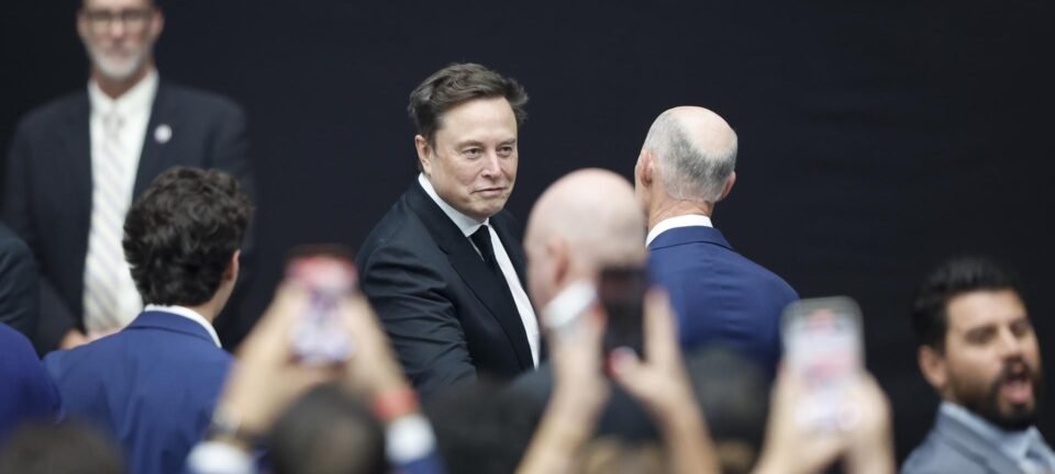 Elon Musk entra em campanha nas redes para que assinantes cancelem a Netflix 2 ocrente 1759419119