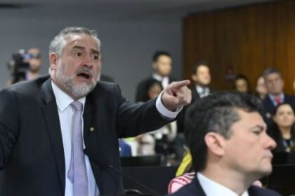 Discussão acalorada marca CPMI do INSS; presidente adverte Paulo Pimenta 10 ocrente 1759436213