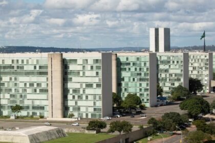 Texto da reforma administrativa prevê bônus por desempenho e elimina benefícios extras no serviço público 6 ocrente 1759525358