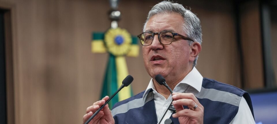 Casos de intoxicação por metanol sobem para 127, e Saúde adquire 14 mil antídotos 2 ocrente 1759643278