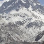 Nevasca no Everest prende cerca de mil alpinistas; 350 já foram resgatados no lado tibetano 4 ocrente 1759709800