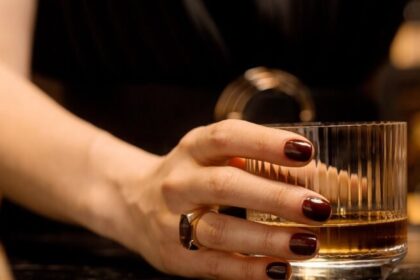 Governo reúne indústria de bebidas para enfrentar onda de intoxicações por metanol 2 ocrente 1759748535