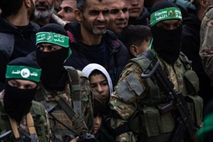 Colunista reúne artigos do estatuto do Hamas que pregam destruição de Israel 10 ocrente 1759757603