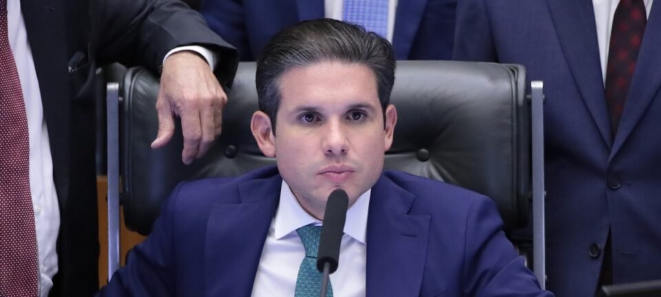 Hugo Motta descarta mandato à distância e impede atuação de Eduardo Bolsonaro dos EUA 2 ocrente 1759769182
