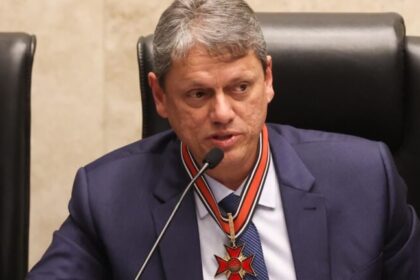 Ao receber honraria do TRE-SP, Tarcísio exalta “trabalho amoroso” da Justiça Eleitoral 20 ocrente 1759801621