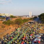 Caminhada pró-anistia leva oposição e aliados de Bolsonaro à Esplanada dos Ministérios 5 ocrente 1759874653
