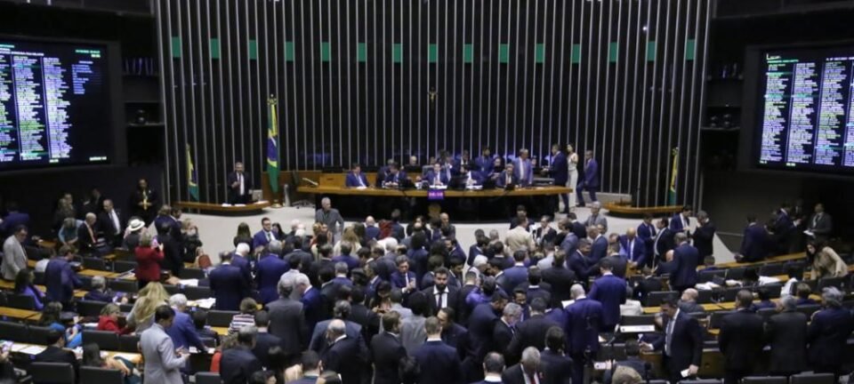 Câmara derrota governo e arquiva “MP da Taxação”; veja como cada deputado votou 2 ocrente 1759961870