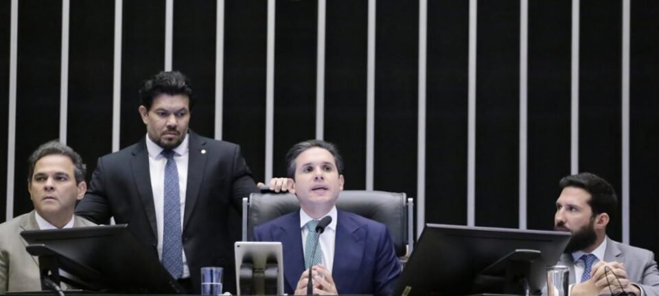 Câmara encerra tramitação da “MP da Taxação” e frustra plano de arrecadação do governo 2 ocrente 1759963593