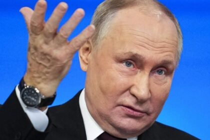 Putin reconhece que defesa russa derrubou jato Embraer no Cazaquistão e anuncia compensação 2 ocrente 1760025731