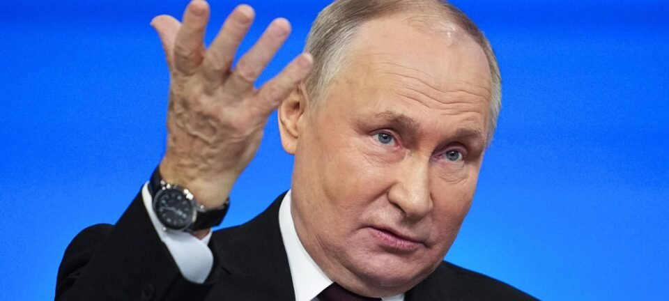Putin reconhece que defesa russa derrubou jato Embraer no Cazaquistão e anuncia compensação 2 ocrente 1760025731