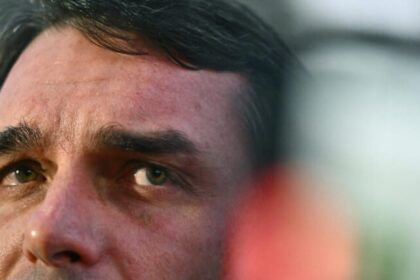 Flávio Bolsonaro afirma que oposição já reúne votos para aprovar anistia ampla no Congresso 18 ocrente 1760096852