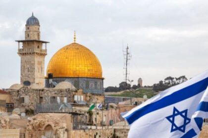 Israel e Hamas selam primeira fase de paz; presidente de Israel cita Jeremias 18 ocrente 1760105864