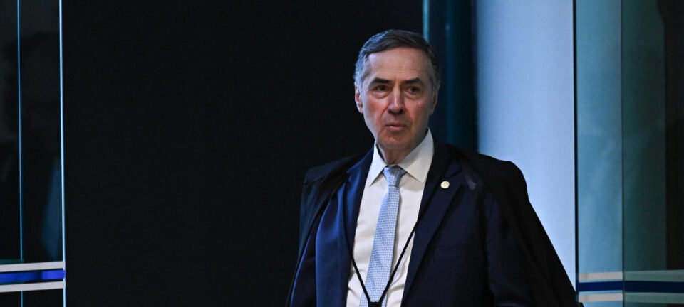 Em despedida emocionada, Barroso anuncia aposentadoria antecipada do STF após 12 anos 2 ocrente 1760117540