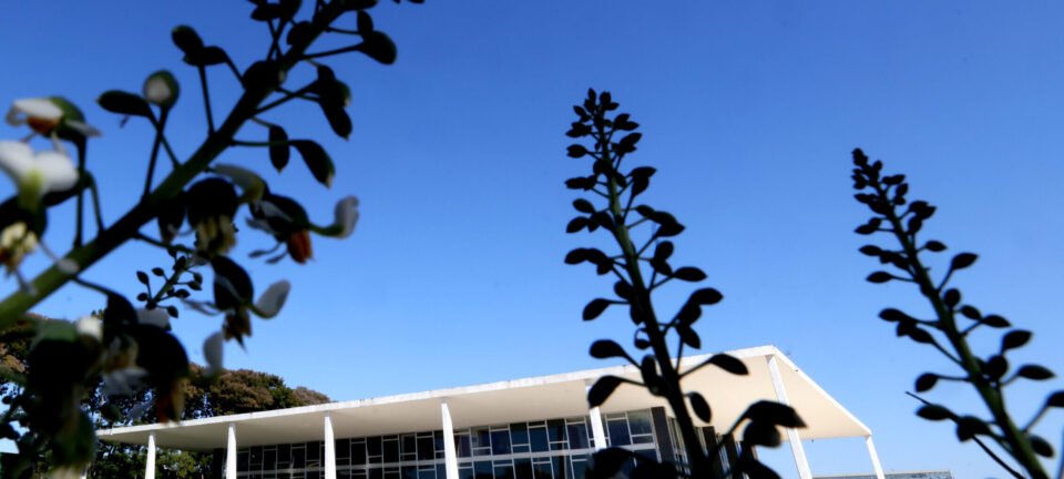 STF dá dois anos para Congresso criar lei que proteja empregos ameaçados por automação e IA 2 ocrente 1760129335