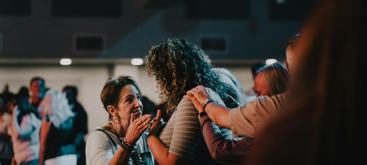Pesquisa revela que maioria dos norte-americanos sem igreja aceitaria convite para participar de cultos 2 ocrente 1760160727