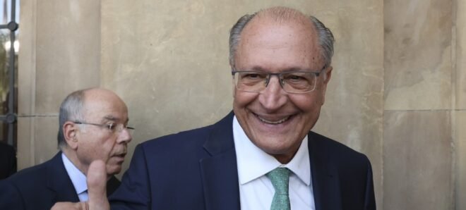Lula solicitou a Trump suspensão temporária de tarifa de 40%, afirma Alckmin 2 ocrente 1760288610