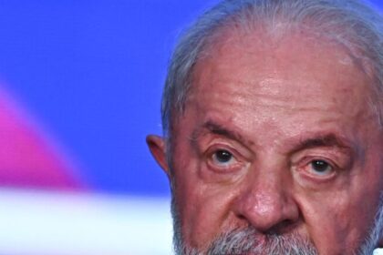 Anúncio em grandes jornais cobra de Lula apoio a reféns e judeus brasileiros 6 ocrente 1760338069