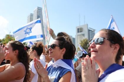 Últimos 20 reféns israelenses deixam Gaza e chegam ao país após acordo mediado por Trump 2 ocrente 1760354190