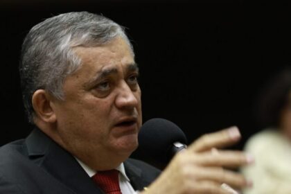Guimarães afirma que Gleisi vai cortar indicados do centrão após derrota da MP da Taxação 16 ocrente 1760360532