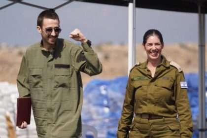 Engenheiro israelense libertado em Gaza após perder 40% do peso reencontra pais e namorada 2 ocrente 1760382244