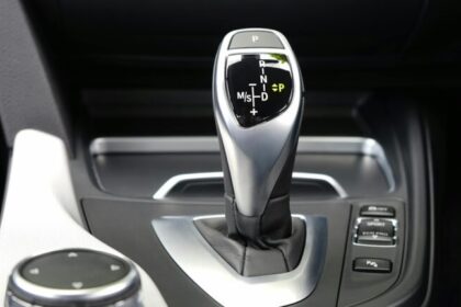 Proposta de CNH sem autoescola libera exame em câmbio automático e autoriza direção de carro manual 16 ocrente 1760382988