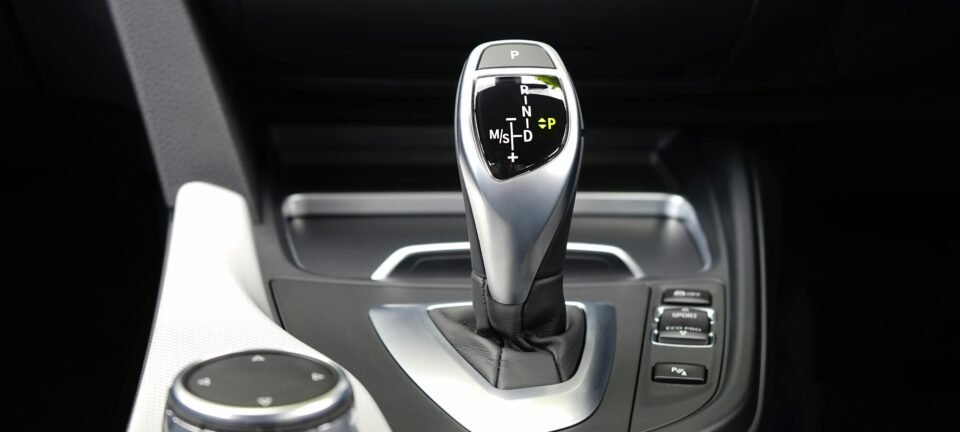 Proposta de CNH sem autoescola libera exame em câmbio automático e autoriza direção de carro manual 2 ocrente 1760382988