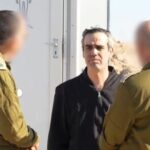 Libertado após dois anos em Gaza, pai israelense volta a abraçar as filhas 5 ocrente 1760386893