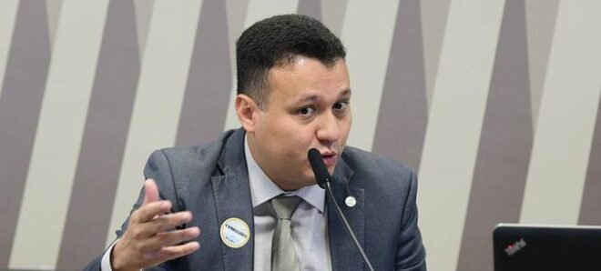 Receita de lojas nos aeroportos ajuda a segurar tarifa de embarque, diz diretor da Anac 2 ocrente 1760392064